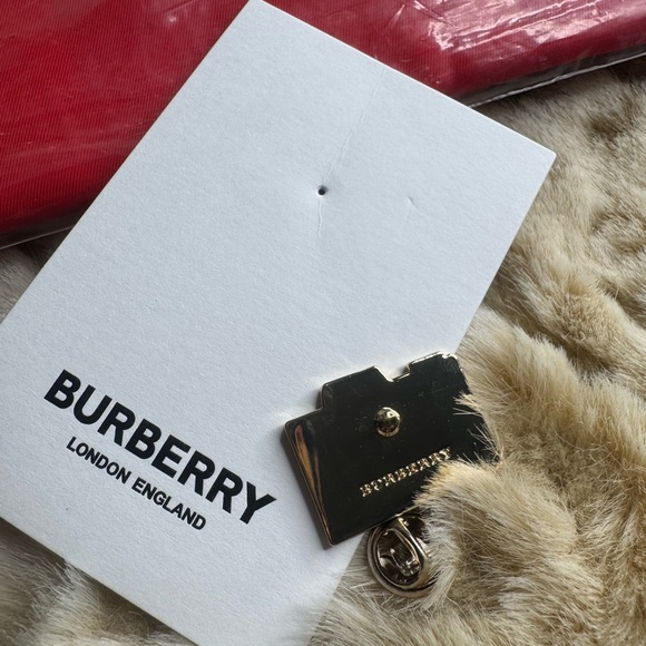 Burberry Vibrant Red Zipper Pouch/wristlet + Burberry Camera Pin- GWP bundle - Picture 9 of 9